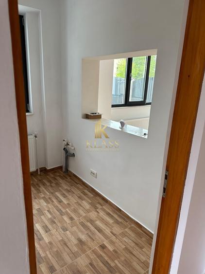 Casă individuală cu 9 camere cu Canalizare în Drumul Taberei