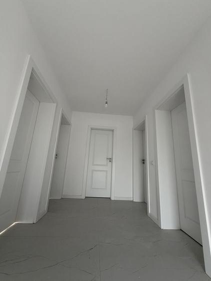 Casă cu 4 camere în Remetea Mare