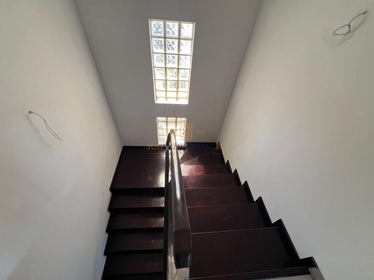Vila individuala cu 7 camere, 5 dormitoare, teren 363 mp-Com. Berceni - 20
