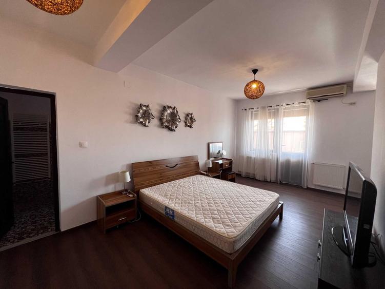 Casă cu 4 camere cu Teren 417 Mp în Obor