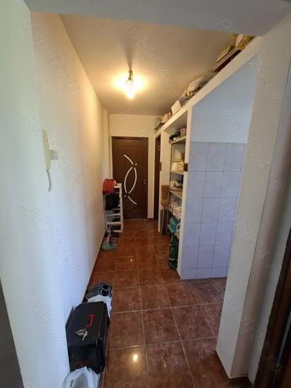 Apartament cu 4 camere semidecomandat în Tipografilor