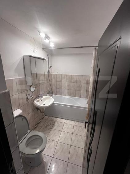 Apartament cu 3 camere semidecomandat, mobilat în Codlea