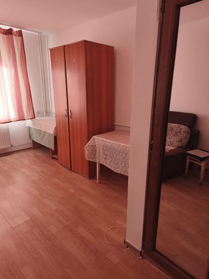 Garsonieră decomandată în Plopi