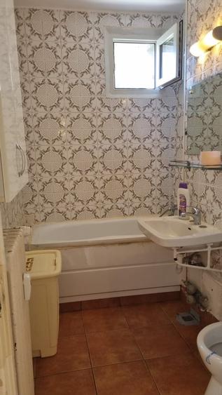 Apartament cu 3 camere decomandat în Titan