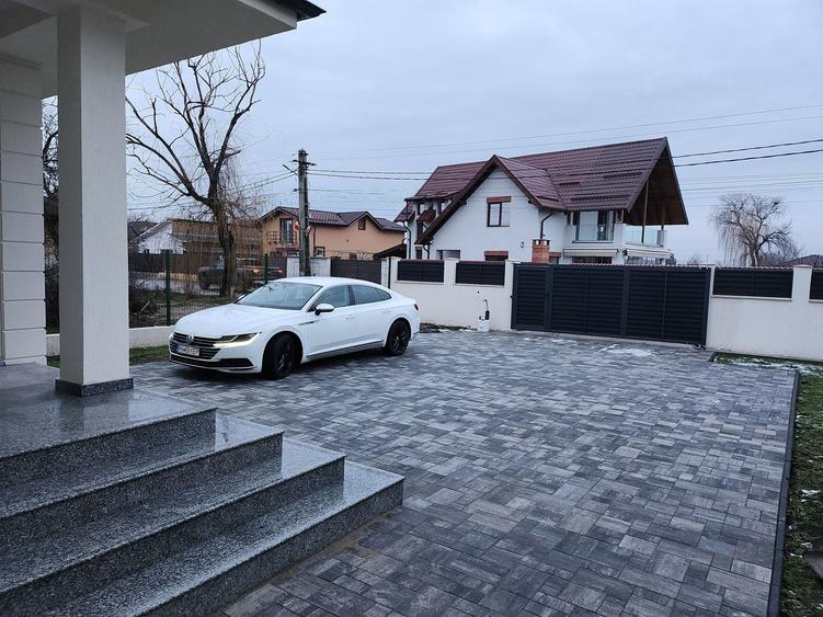 Casă cu 3 camere decomandat în Păulești