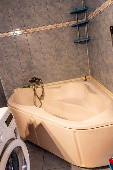 Apartament cu 2 camere decomandat în Kamsas