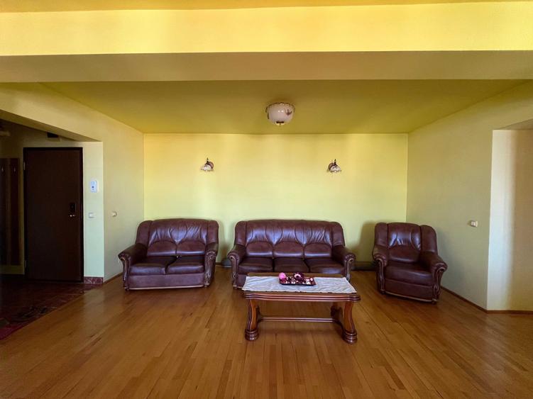 Inchiriez apartament ultracentral, cu 3 camere, decomandat, utilat - 2