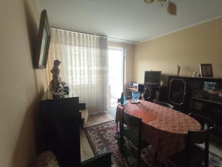 Apartament cu 2 camere semidecomandat, mobilat în Central