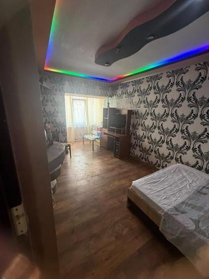 Apartament cu 3 camere decomandat în Mărăței