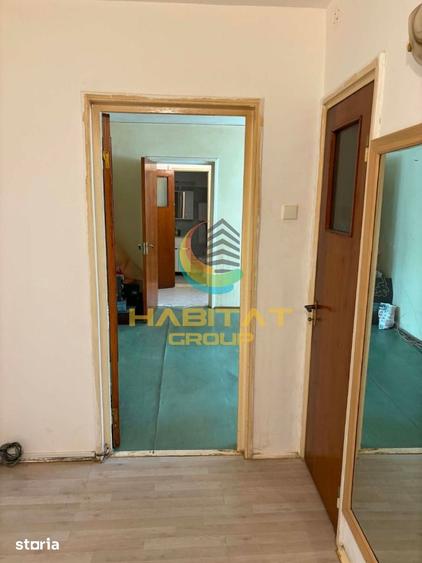Apartament cu 3 camere semidecomandat în Titan