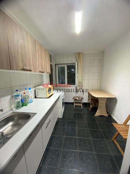 Apartament cu 3 camere decomandat în Dristor
