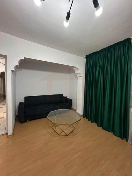 Apartament cu 3 camere decomandat în Micro 20