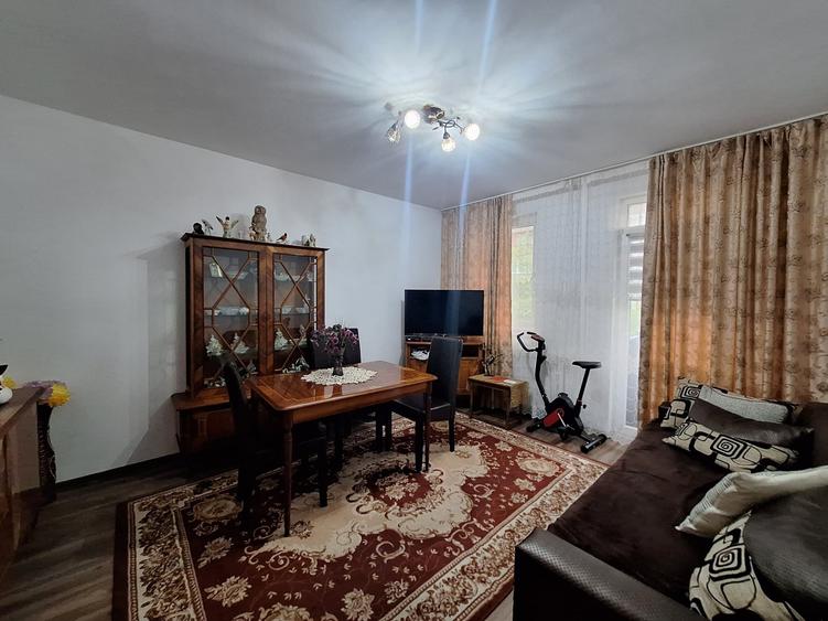 Apartament decomandat, 44 mp, parcare, strada Cetatii - 5