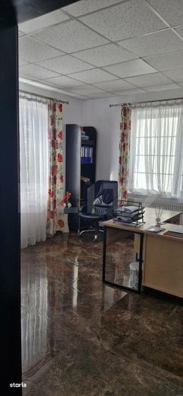 Spațiu comercial, de 300 mp, în Central