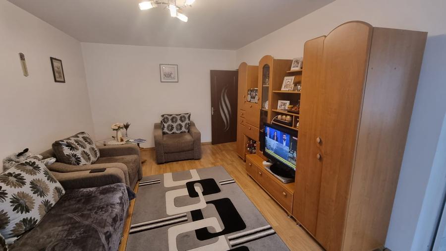 Apartament cu 2 camere decomandat în Nicolina