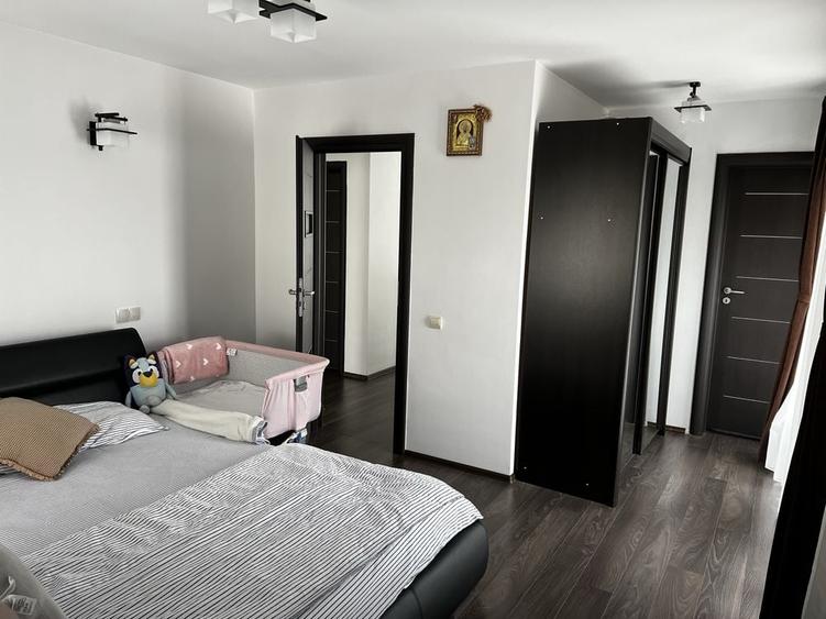 Casă cu 4 camere în Ștefănești