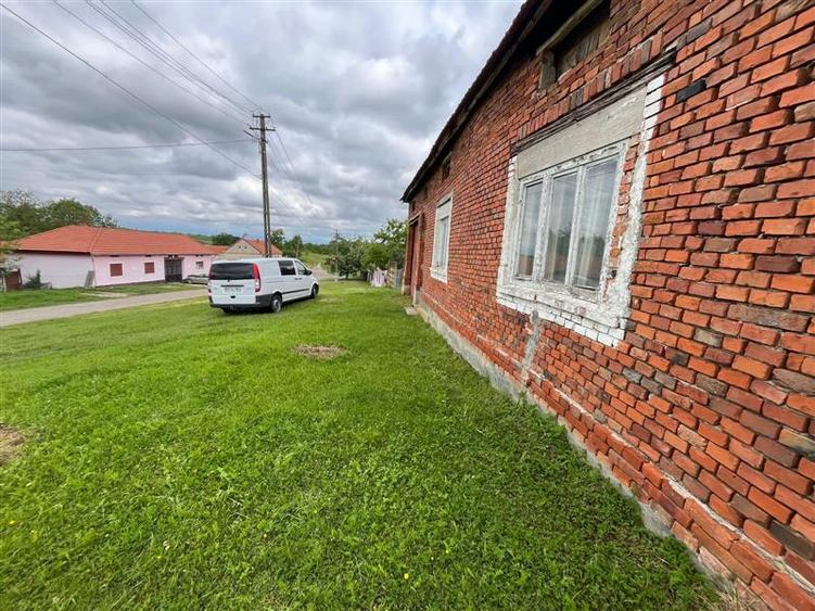 Casă individuală cu 3 camere cu Teren 1699 Mp în Honorici