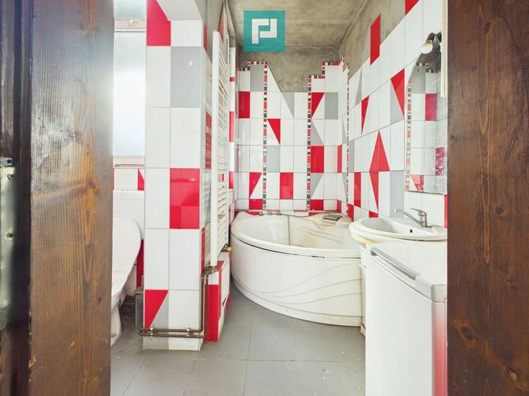 Apartament cu 3 camere semidecomandat în Ultracentral