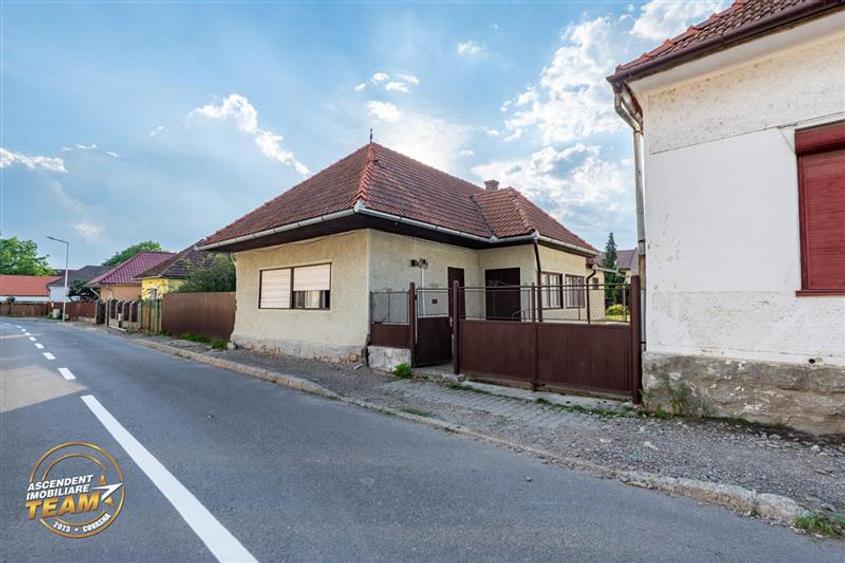 Casă individuală cu 2 camere cu Canalizare în Central
