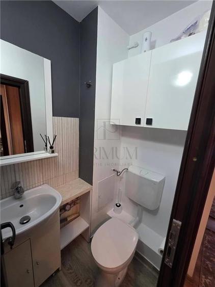 Apartament cu 3 camere decomandat în Girocului