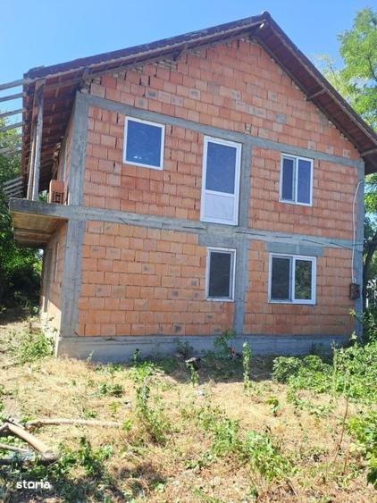 Casă cu 4 camere în Urzica Mare