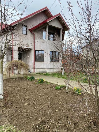 Casă cu 4 camere în Ulmi