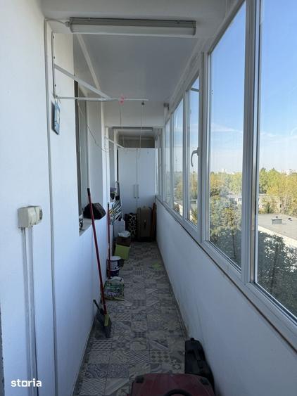 Apartament cu 3 camere decomandat în Berceni