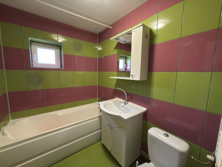 Apartament cu 3 camere semidecomandat în Mărășești