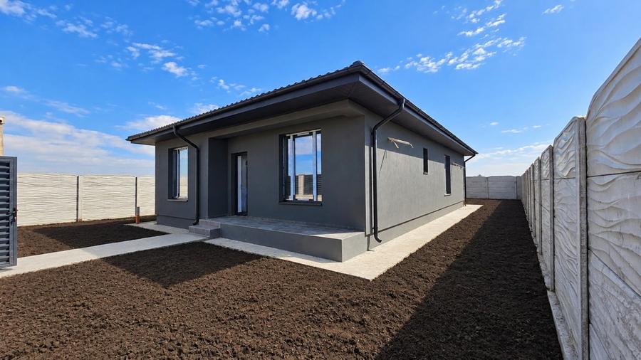 Casă individuală cu 4 camere cu Teren 420 Mp în Vidra