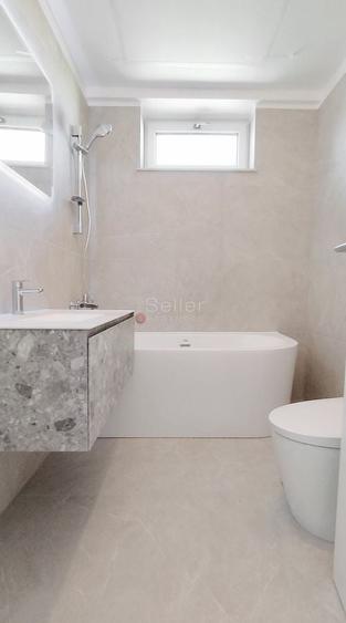 Penthouse cu 5 camere decomandat în Astra