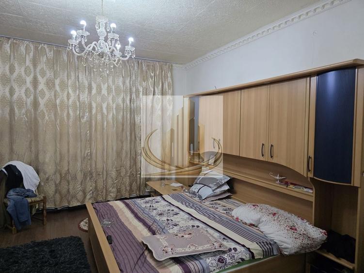 Casă individuală cu 6 camere cu Canalizare în Lipovei
