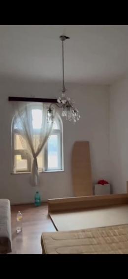 Casă individuală cu 3 camere cu Canalizare în Central