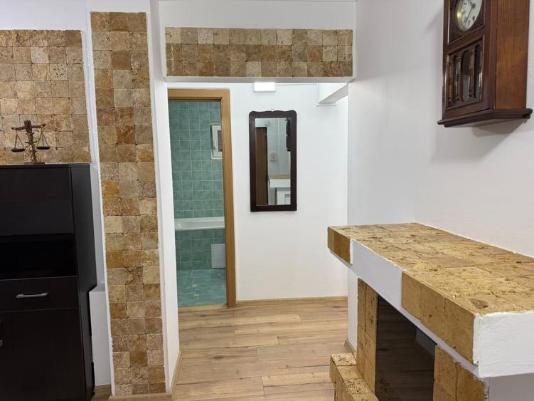 Apartament cu 3 camere decomandat, mobilat în Central