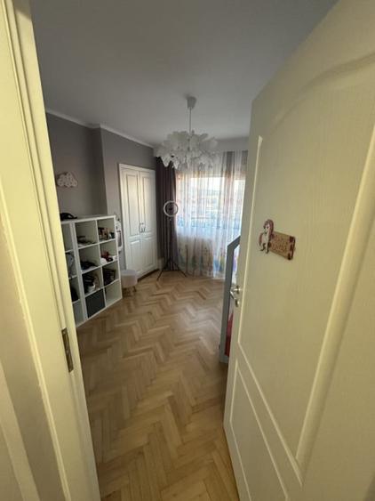 Apartament cu 3 camere decomandat în Mărăști