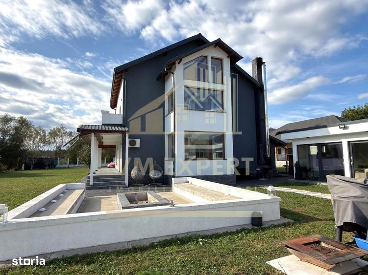 Casă cu 4 camere cu Teren 1600 Mp în Central