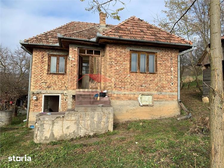 Casă cu 4 camere cu Teren 2000 Mp în Telciu