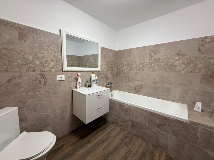 Casă individuală cu 7 camere cu Canalizare în Brâncoveanu