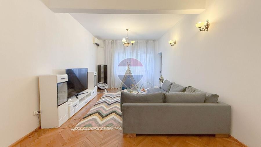 Apartament cu 3 camere decomandat, mobilat în Magheru