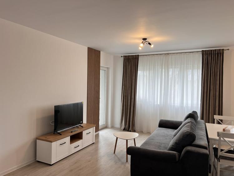 Apartament cu 2 camere semidecomandat, mobilat în Mihai Viteazul