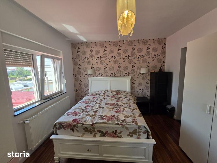 Casă cu 8 camere cu Teren 500 Mp în Central