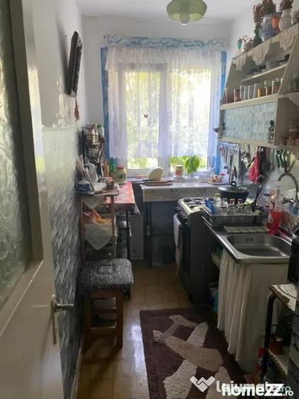 Apartament cu 3 camere semidecomandat în Inel II