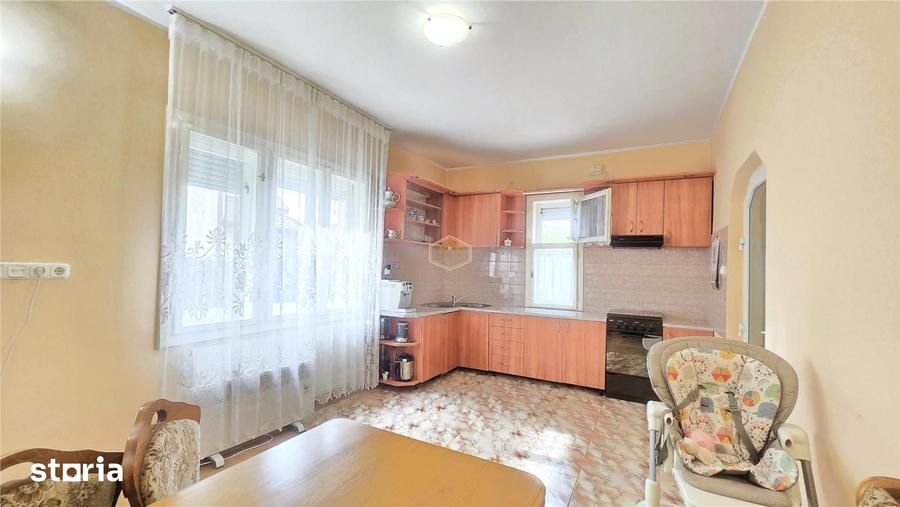 Casă cu 7 camere cu Teren 1384 Mp în Micro 17