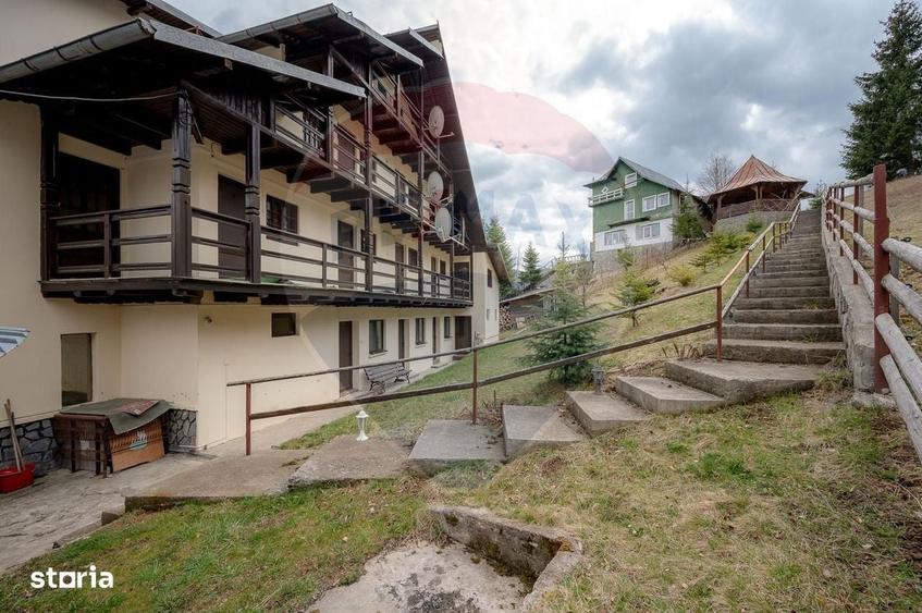 Spațiu comercial, de 600 mp, în Trăisteni