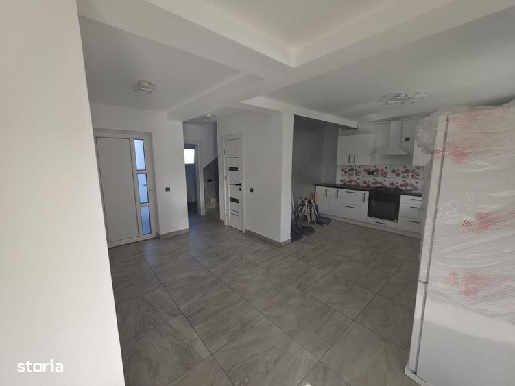Casă cu 4 camere cu Teren 200 Mp în Livezeni