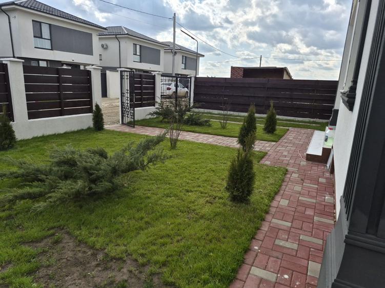 Casă cu 4 camere în Pantelimon
