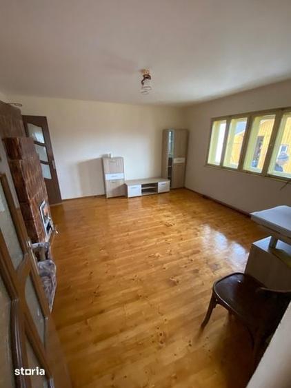 Casă cu 4 camere cu Teren 160 Mp în Șișești