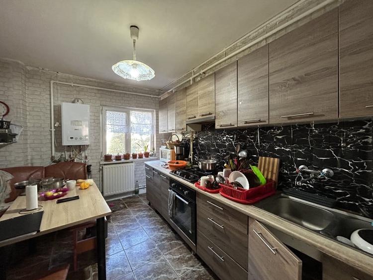 Apartament cu 4 camere decomandat, mobilat în Steaua