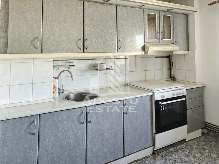 Apartament cu 2 camere semidecomandat, mobilat în Micălaca