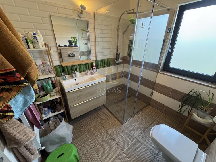 Casă cu 4 camere cu Canalizare în Dâmbul Rotund