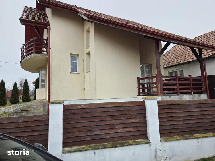 Casă cu 4 camere cu Teren 420 Mp în Central